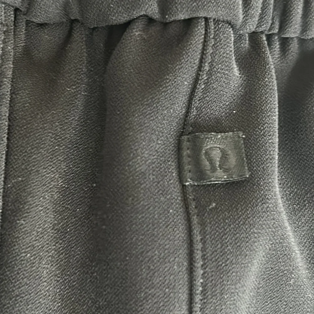 Lululemon Noir Crop wide leg tie front pants in black size 8